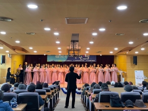 실버합창단 거리로 나온 예술 공연